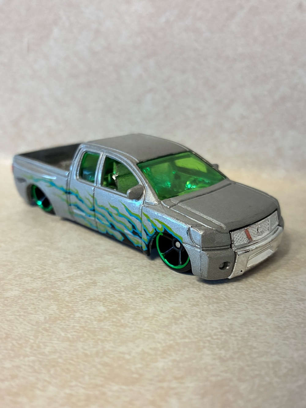 #32 Mattel Hot Wheels Nissan Titan Gray/Green/Black 1:64 Diecast Pickup Truck